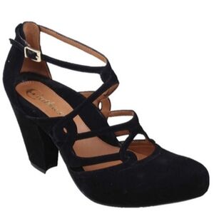 Earthies Saravena black suede strappy heels 10B